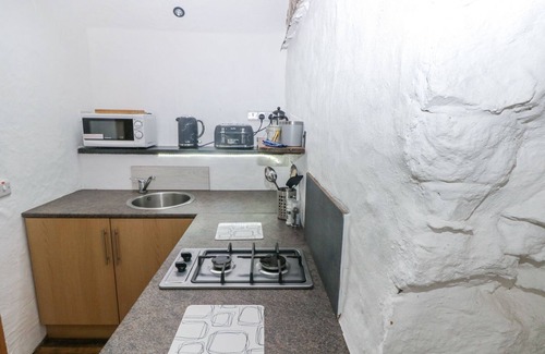 Castlemartin Cottage | ANCHOR LIGHT, pet friendly, with open fire in Pembroke