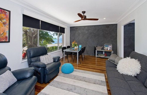 Fernbank Creek House | Anchor Lodge - rural, river views, edge of town