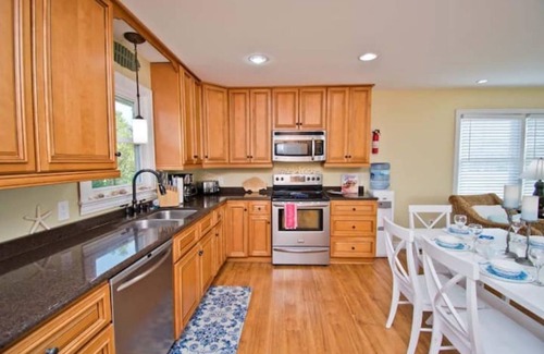 Emerald Isle Cottage | Anchor Management - Emerald Isle NC Home