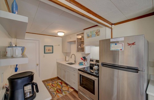 Long Beach Cottage | Anchorage Cottages Unit 5 Dog Friendly and close to the beach