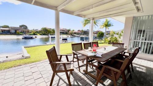 Yamba House | Anchorage Waterfront unit in Yamba