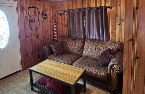 New Tazewell Boat Rental | Anchored Oasis Floating house on Norris Lake.