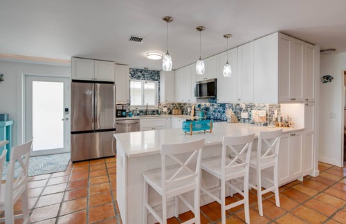 Summerland Key House | Anchors Aweigh: Stunning Oceanfront Views, Dockage, Private Pool, Tiki Hut, Spacious & Dog-Friendly!
