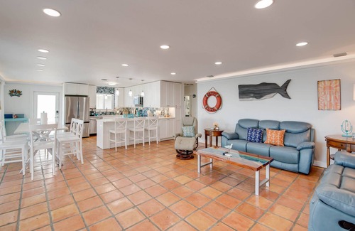 Summerland Key House | Anchors Aweigh: Stunning Oceanfront Views, Dockage, Private Pool, Tiki Hut, Spacious & Dog-Friendly!
