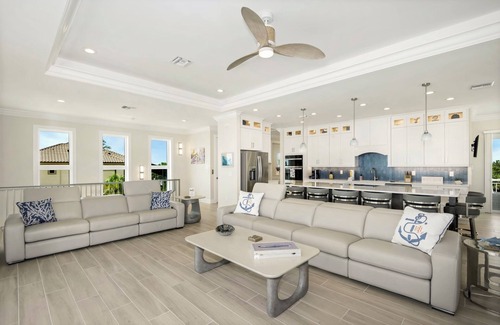 Mid Island House | 🌊Anchors Down | Luxury 5BR w/Private Pool, Spa + Game Room | Steps 2 Beach🏖️