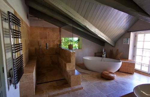 Montagudet House | Ancien Presbytère sur un Parc de 3 Hectares, Piscine et Court de Tennis Privé