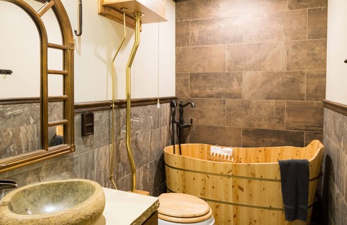 Knoxville Hotel | Ancient Lore Village