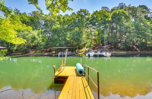 Anderson House | Anderson Retreat Private Hot Tub and Kayaks!