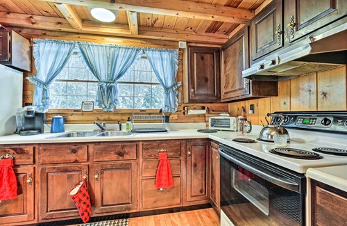 Andover Cabin | Andover Cabin Retreat w/Hot Tub & Fireplace!