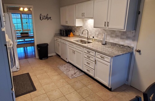 Open Gates House | Andrea Abode: Pet Friendly, Pool Table, Foosball & 4 Miles to Rupp Arena