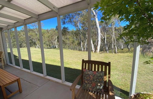 Crackenback Cottage | Andrea's White House Mini Residence * sleeps 6 * relax & unwind in comfort