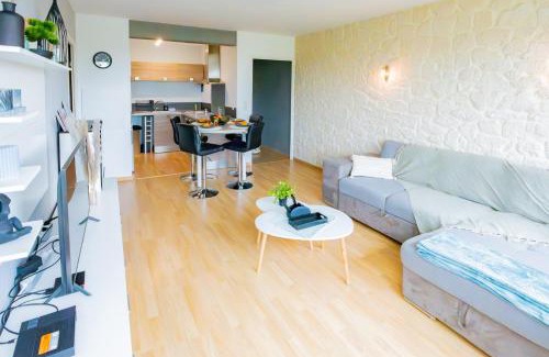 ZAC Andromede Apartment | Andromède Chic T2 - Parking - Proche Airbus et aéroport
