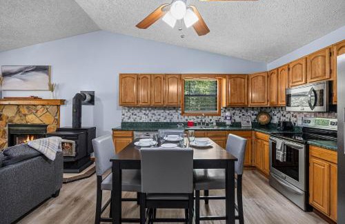Cosby House | Andy Woods Lodge - 4 Bedrooms, 1,5 Baths, Sleeps 8 home