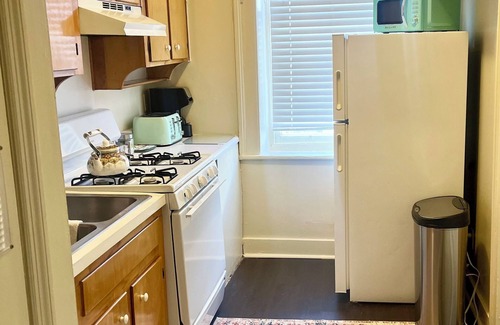 Harleston Village Apartment | Andy’s On King St.~ Shops/Bars/Dining At Your Door/ MUSC,Citadel, College of CHS