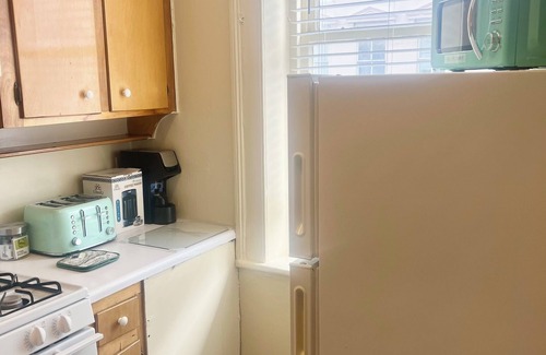 Harleston Village Apartment | Andy’s On King St.~ Shops/Bars/Dining At Your Door/ MUSC,Citadel, College of CHS