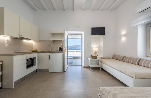 Milos Apartment | Anemi Suites