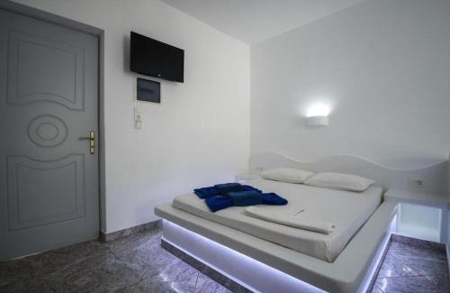 Adamas Hotel | Anerousses