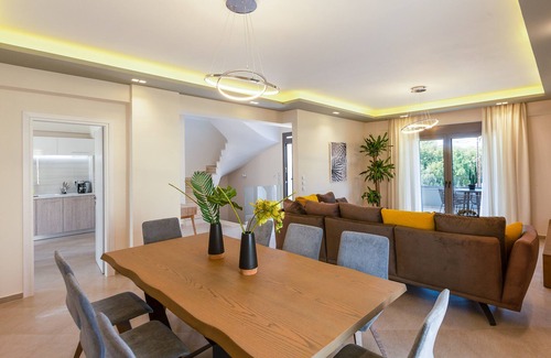 Adelianos Kampos Villa | Anesis Villa, with Private Pool & BBQ, Walking distance to the beach & amenities
