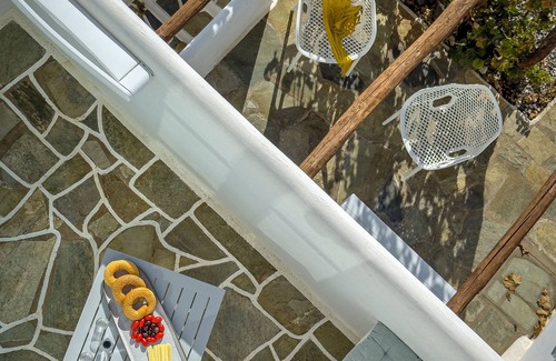 Karavostasis House | ANETON Residences Folegandros (56sq.m.)80 meters from bay Hohlidia