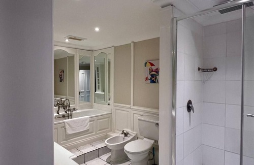Guildford House | Angel Hotel