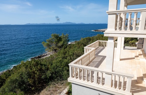 Zavalatica Apartment | Angel of the Adriatic