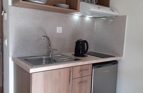 Tzavros Hotel | Angela Hotel and Apartments