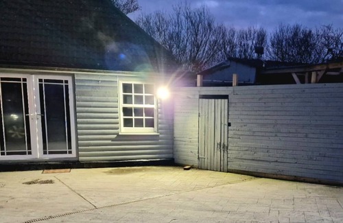 Dungannon Apartment | Angela's Hideaway - 2 Beds - Hot Tub - Sauna