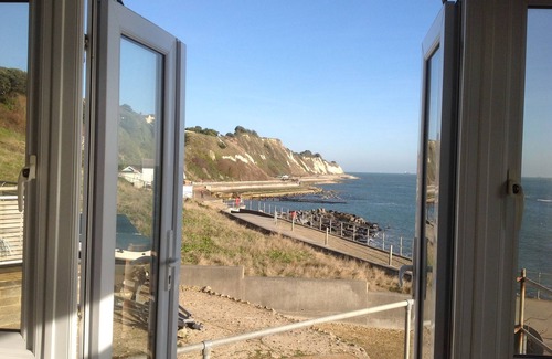 Ventnor Ski Chalet | ANGELS CORNER: AMAZING SEA VIEW, AMENITIES IN WALKING DISTANCE: BEACH/TOWN