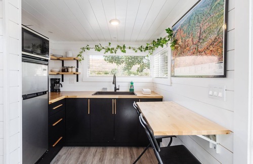 Apple Valley Cabin | Angel’s Landing Relaxation Retreat with Hot Tub