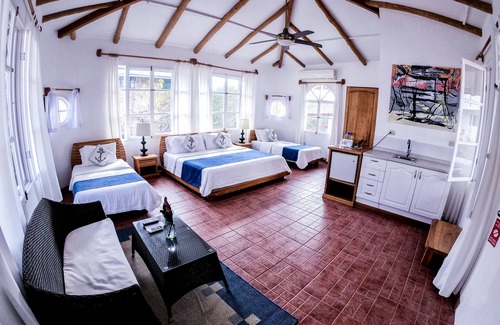 Bahia de la Academia Hotel | Angermeyer Waterfront Inn