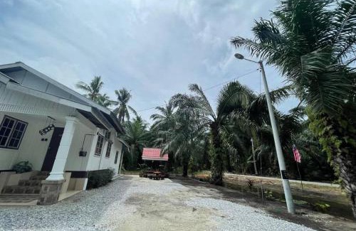 Batu Dua Puluh Tiga House | Anggerik Homestay suasana kampung