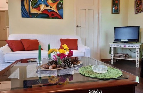Ilida House | Angie's Guests Cottage
