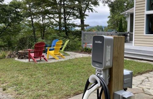 Fairview House | Angie's Mountain Overlook Hot Tub and Views!