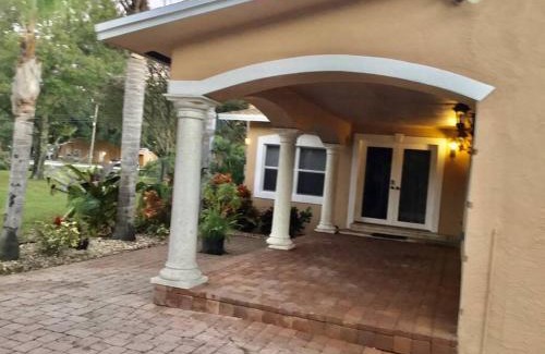 Fort Pierce House | Angle Road “A home away from home”