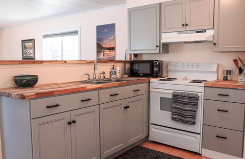 Cascade House | Angler's Paradise! Newly remodeled pet-friendly, riverfront home.