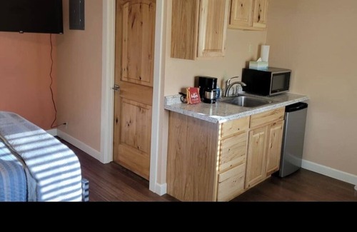 Dillon Apartment | Angler Village #06 Studio w/2DBL beds & kitchenette