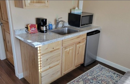 Dillon Apartment | Angler Village #06 Studio w/2DBL beds & kitchenette