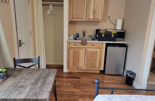 Dillon Apartment | Angler Village #07 Studio w/2DBL beds & kitchenette