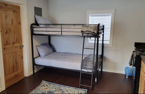 Dillon Apartment | Angler Village #10 Studio w/QN&Bnk bed & Full Kchn