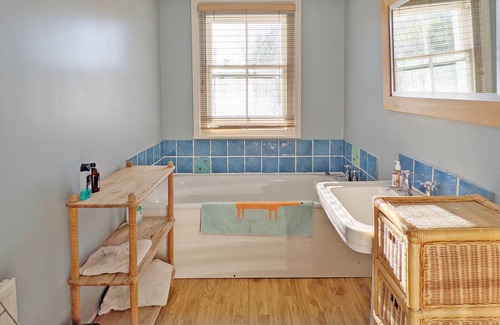 Emsworth Cottage | Anglers Cottage , Emsworth - a cottage that sleeps 6 guests in 3 bedrooms