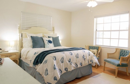 South Beach House | Anglers Cove Casita, Pool home and Walk to Beach