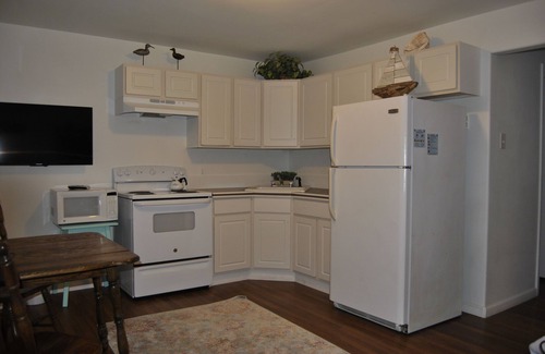Anglesea Apartment | Anglesea Escape - Easy walk to Scenic Seawall, Beaches, Restaurants and Bars!