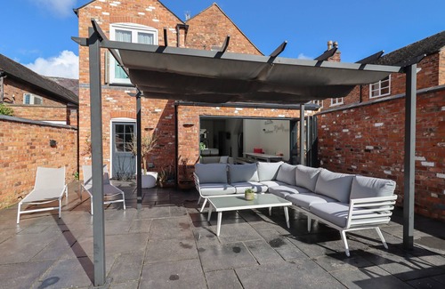Nantwich Cottage | ANGLESEY HOUSE, pet friendly, luxury holiday cottage in Nantwich
