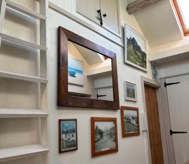 Pen-y-sarn House | Anglesey traditional 2 bedroom stone cottage with EV