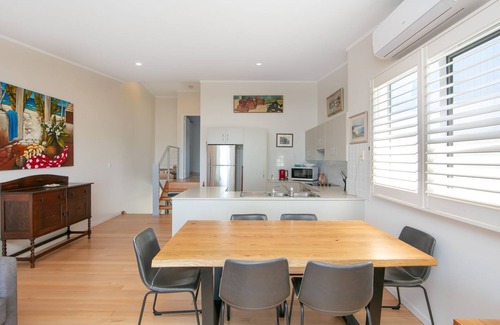 Angourie House | Angourie Blue 3 - Drop your bags, slip slop and slap and head to the beach