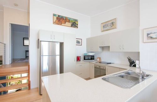 Angourie House | Angourie Blue 3 - Drop your bags, slip slop and slap and head to the beach