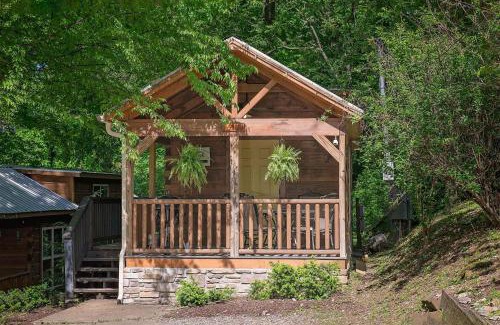 Lookout Valley Neighborhood Association House | Ani Cabin Tiny Home Bordered By National Forest