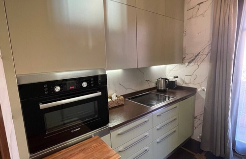 Gonte Apartment | Anna lake view apartment with pool