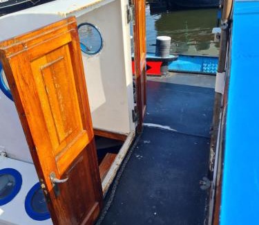 Amsterdam City Centre Boat Rental | Anna Maria II
