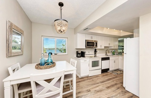 Bradenton Beach Condo | Anna Maria Island Beach Palms 8B